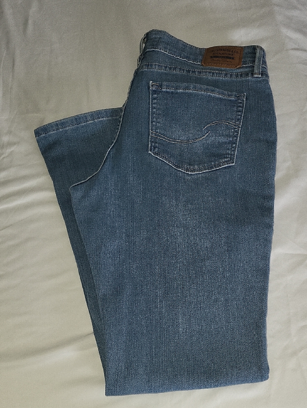 Woman's Levi's Strauss Mid Rise Bootcut Jeans in Light Blue